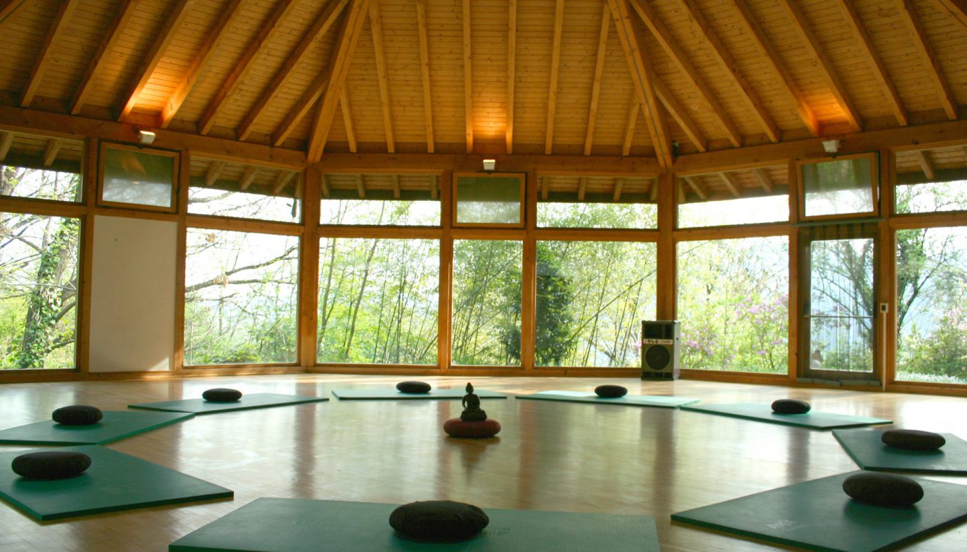 [wp-svg-icons custom_icon="HormonYogaZentrumMuenchen" wrap="i"] Dolce Yoga! Retreat am Lago di Orta im Oktober 2023
