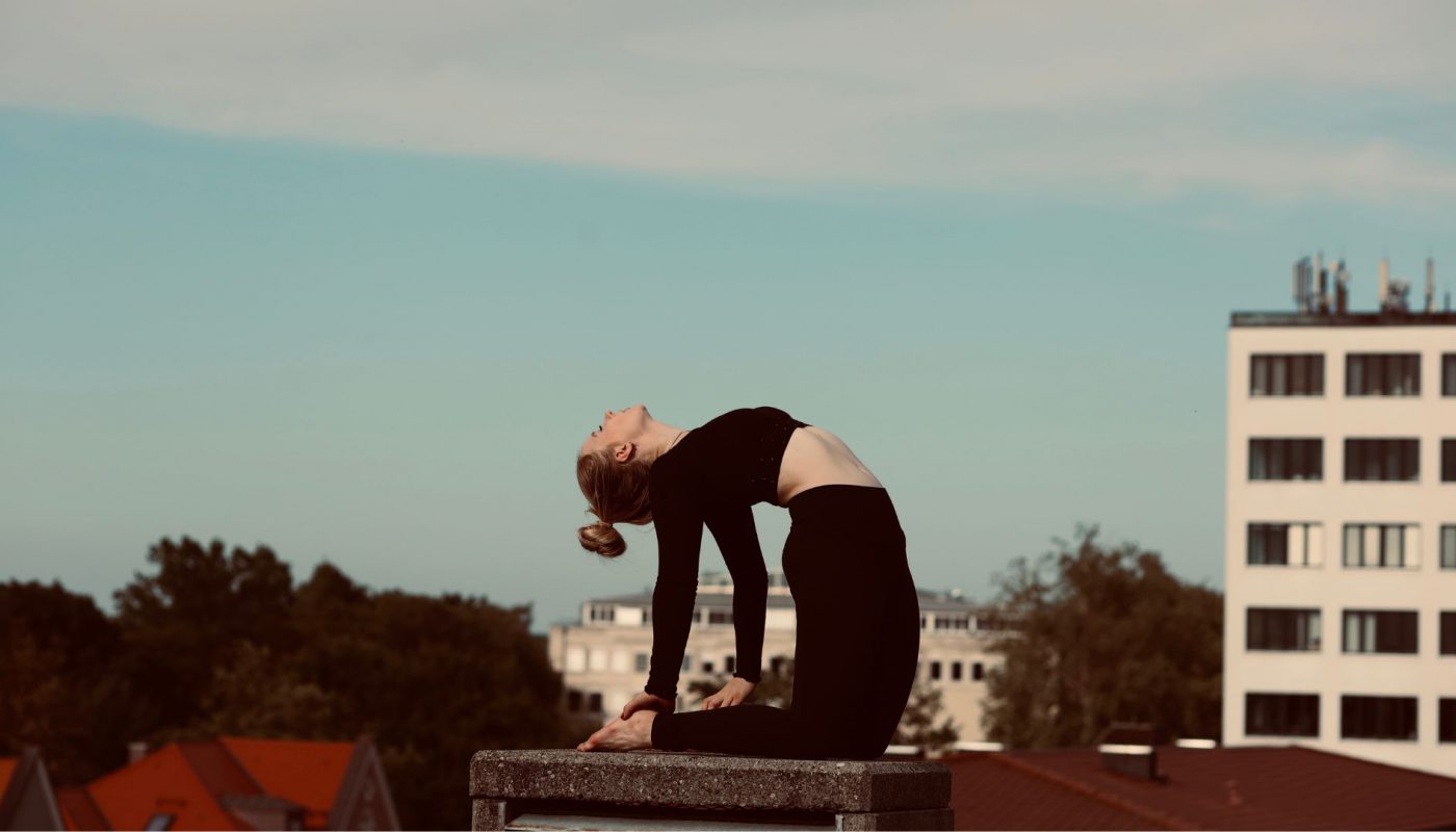 [wp-svg-icons custom_icon="shiftdownyoga" wrap="i"] Yoga for Selflove mit Belle ab 9. Mai
