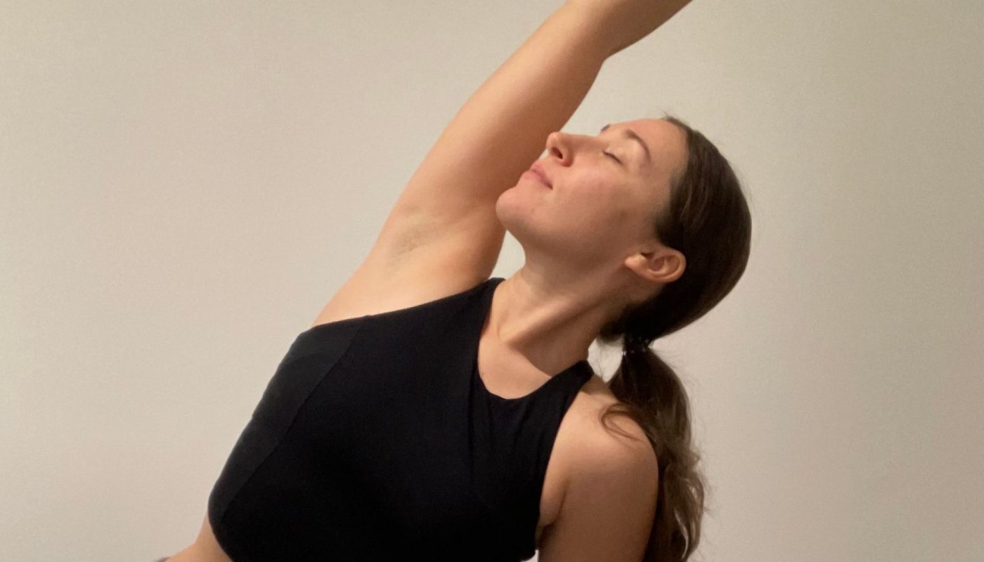 [wp-svg-icons custom_icon="shiftdownyoga" wrap="i"] Yoga Beats & Poetry im Salon! Here comes Tayla!