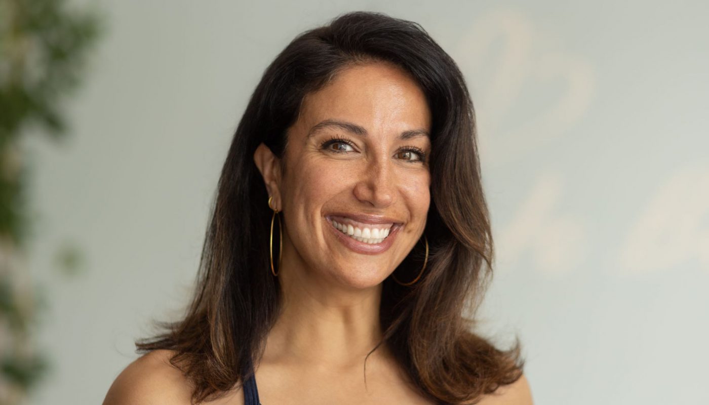 [wp-svg-icons custom_icon="shiftdownyoga" wrap="i"] Yoga und Transformation mit Shabnam